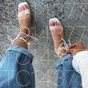 GORGEOUS ZARA NWT Heeled Square Toe Tie Sandals